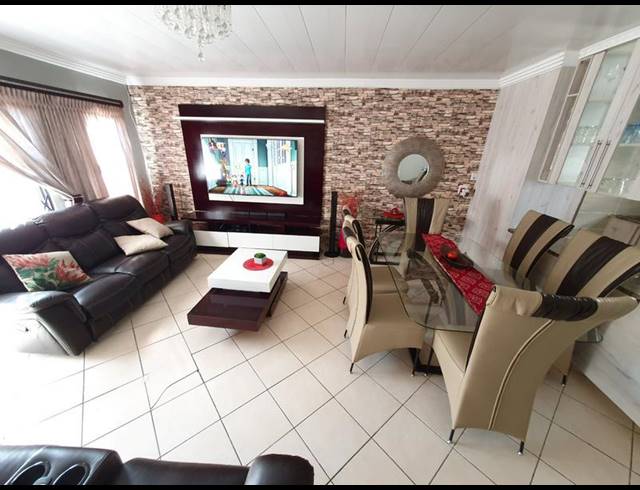 3 BEDROOM HOUSE FOR SALE IN HEATHERVIEW